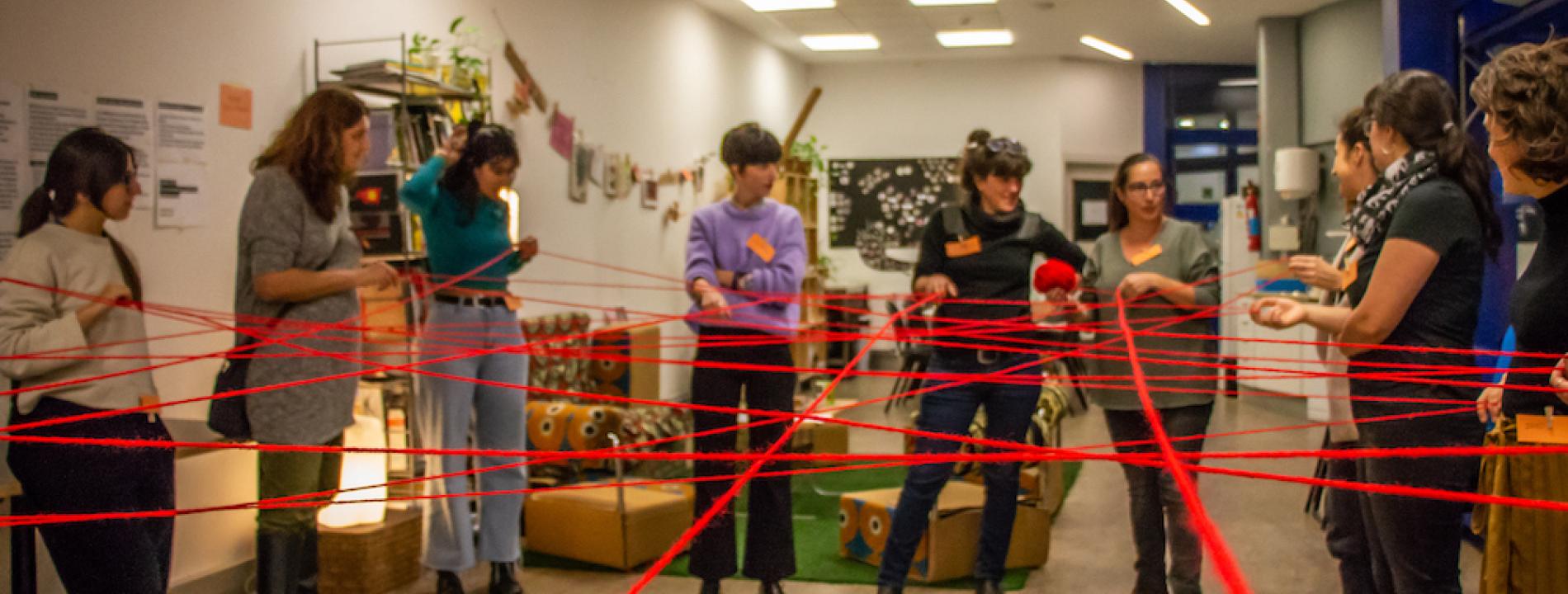 Pechakucha E-kin diseño con sororidad Foto de una dinámica de la comunidad E-kin diseño con sororidad
